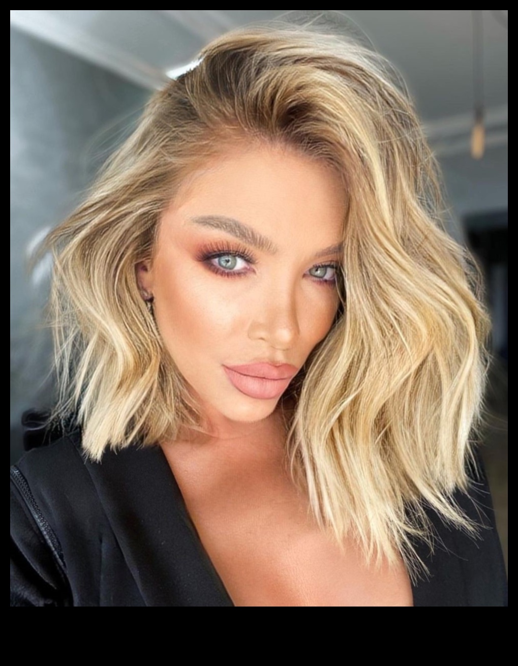 תסרוקות בלונדיניות בעלות מרקם אלגנטי לכל אירוע 4 אלגנטיות מרקם: תסרוקות בלונדיניות לכל אירוע