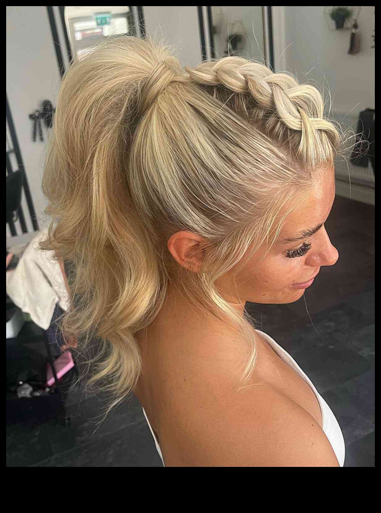 דיווה יומיומית מרימה את הסגנון שלך עם 5 תסרוקות אופנתיות לכל אירוע 4 דיווה יומיומית: מרומם את הסגנון שלך עם תסרוקות שיק קז'ואל