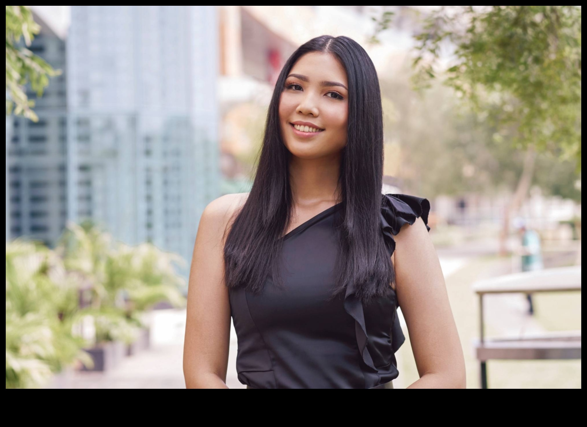 חלק ופשוט: סגנונות יומיומיים לשיער חלק עם ביטחון עצמי