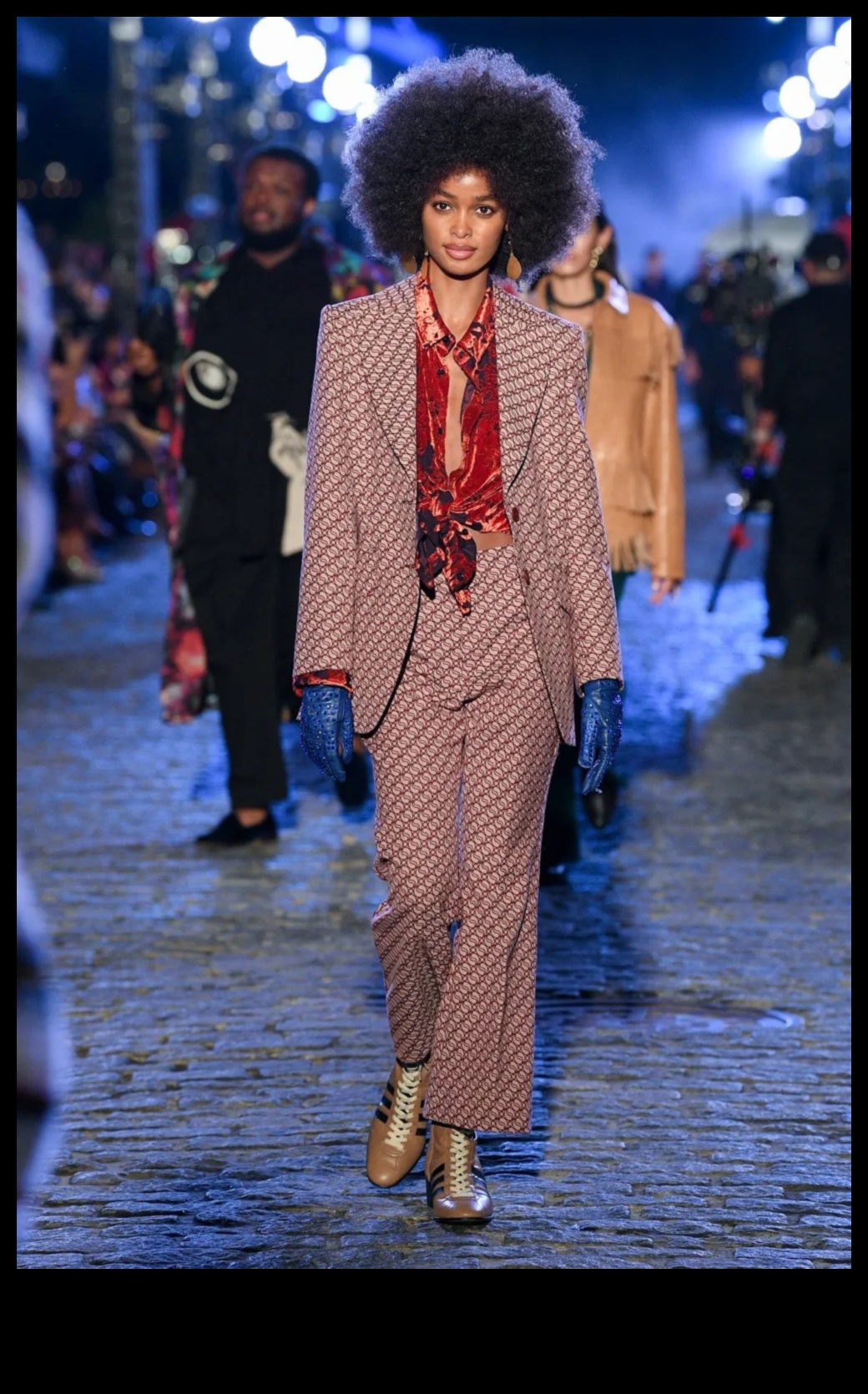 אופנת בוהו אלגנטית ארצית לאישה המודרנית 3 אלגנטיות ארצית: הצהרות אופנה בוהמית מבוססות