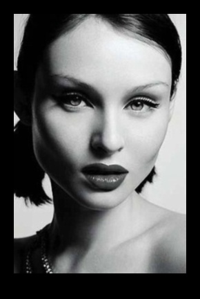 גלאם בשחור ולבן מראה בעל ניגודיות גבוהה לכל אירוע 1 גלאם בשחור לבן: חקר יופי בעל ניגודיות גבוהה בסגנונות איפור