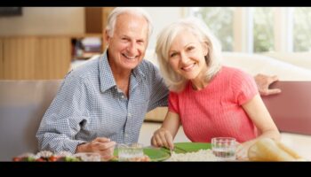 הזנת שנות הזהב: מסע קולינרי אל תזונה גריאטרית