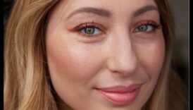 במצב לשטיח האדום קבל את המראה A-List ולא באמצעות דרכים איפור למסיבה 5 מוכן לשטיח האדום: השגת גלאם A-List עם טכניקות איפור למסיבה