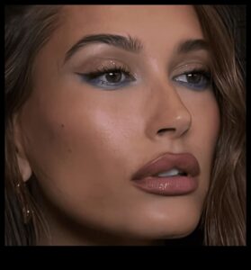 ממכסים מבריקים לשפתיים עירומות: פיתולים מודרניים בסגנונות איפור טבעיים קלאסיים