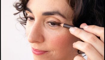 שיפור עיניים ללא מאמץ: הרם את המבט שלך עם טכניקות איפור טבעיות